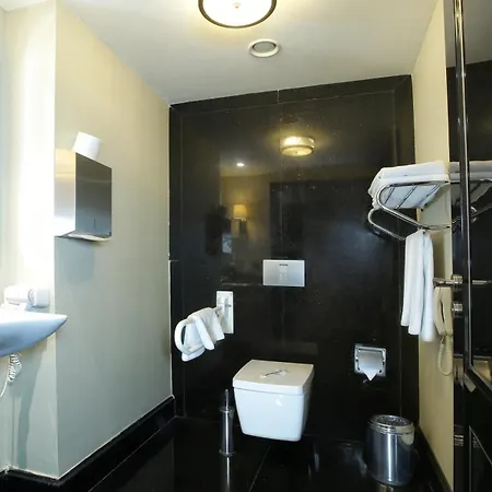 Latanya 5*